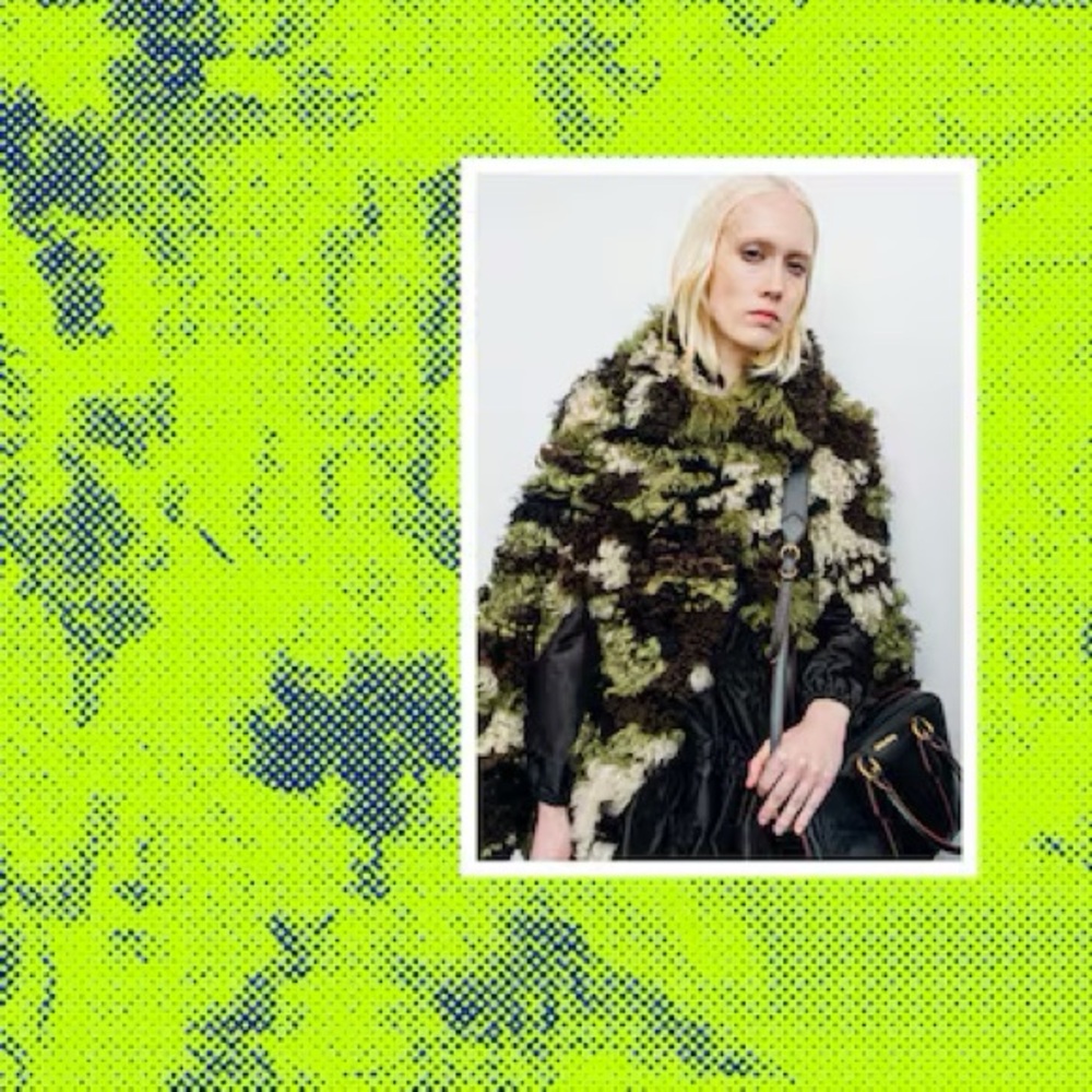 Miu Miu Fall Winter 2019 runway sheepskin shearling fur cape in camo green sz 38 - Picture 16 of 16
